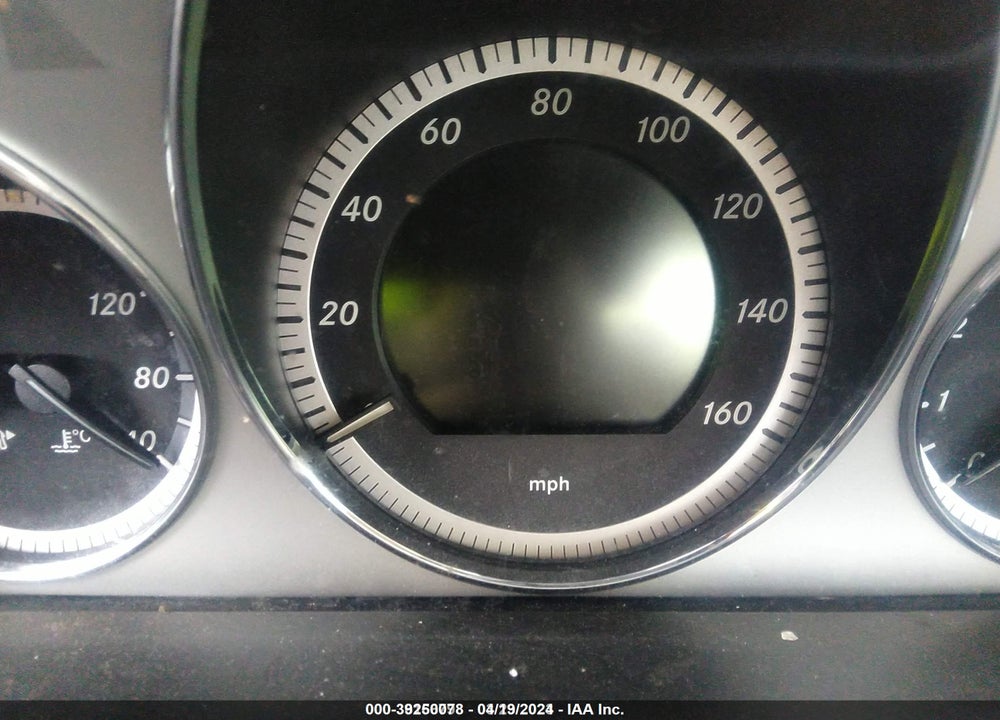 2011 MERCEDES-BENZ C 300 LUXURY/SPORT VIN: WDDGF5EB7BF641320