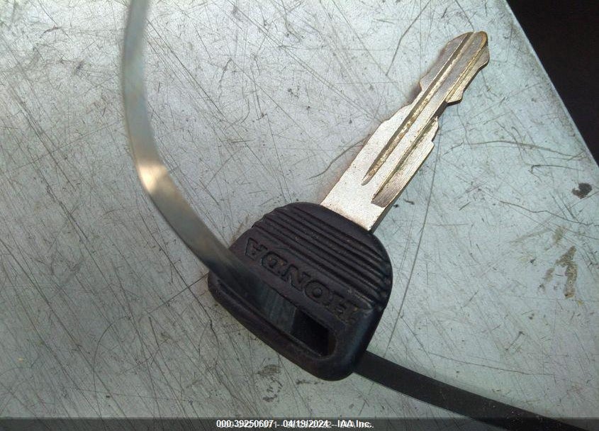 1999 HONDA CIVIC LX VIN: 2HGEJ6577XH573223