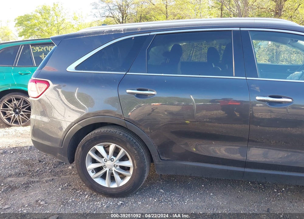 2016 KIA SORENTO 2.4L LX VIN: 5XYPG4A31GG112370