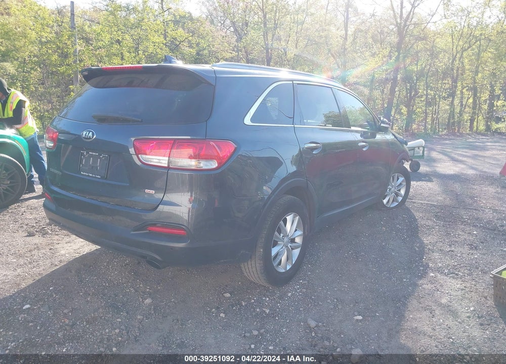 2016 KIA SORENTO 2.4L LX VIN: 5XYPG4A31GG112370