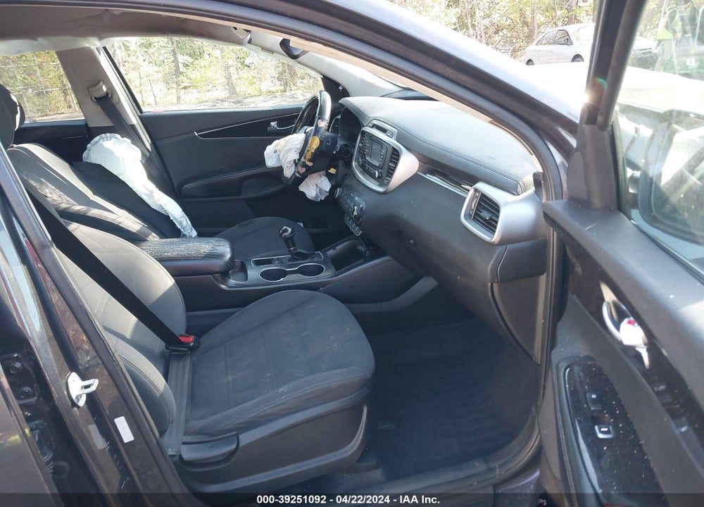 2016 KIA SORENTO 2.4L LX VIN: 5XYPG4A31GG112370