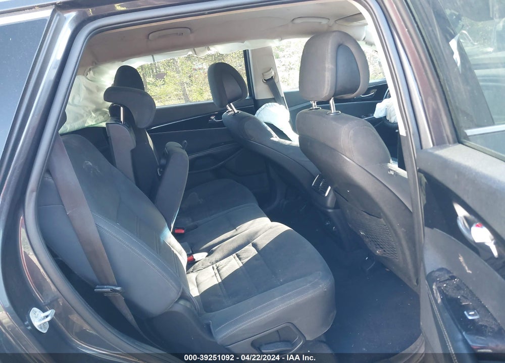 2016 KIA SORENTO 2.4L LX VIN: 5XYPG4A31GG112370