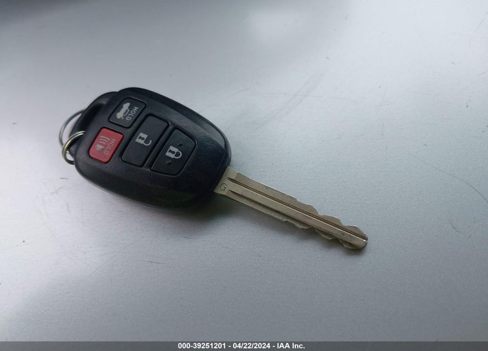 2012 TOYOTA CAMRY SE VIN: 4T1BF1FK3CU590273
