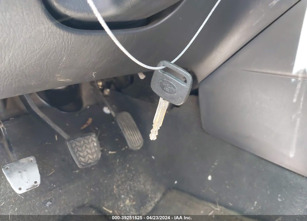 2003 TOYOTA MATRIX/XR VIN: 2T1KR32E83C072678