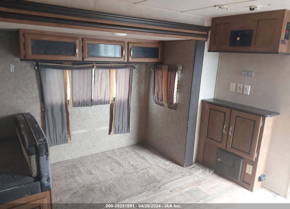 2015 FOREST RIVER SALEM 27RKSS VIN: 4X4TSMC29GA317009