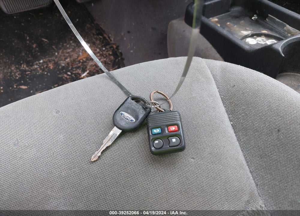 2003 FORD TAURUS SES VIN: 1FAFP552X3G235133