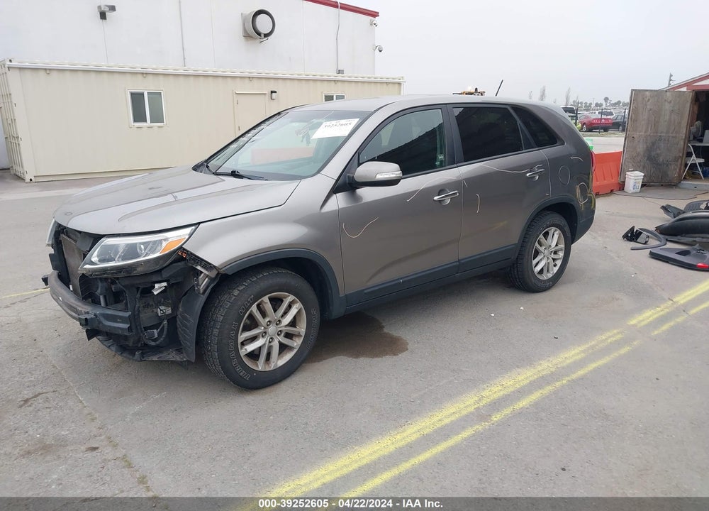 2015 KIA SORENTO LX VIN: 5XYKT3A63FG598656