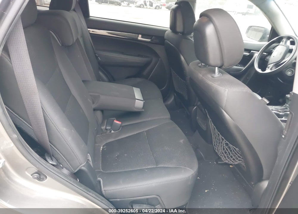 2015 KIA SORENTO LX VIN: 5XYKT3A63FG598656