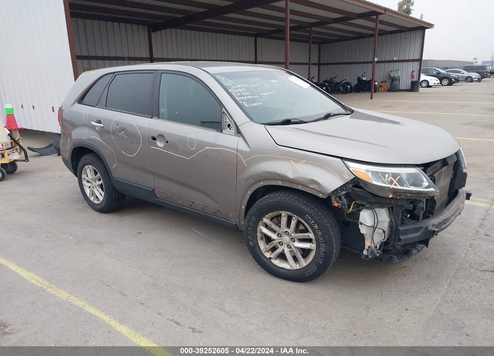 2015 KIA SORENTO LX VIN: 5XYKT3A63FG598656
