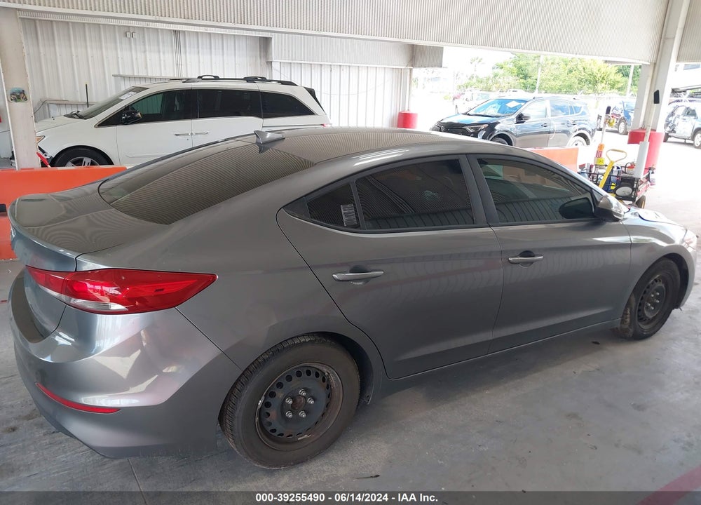 2018 HYUNDAI ELANTRA SE VIN: 5NPD74LF8JH388331
