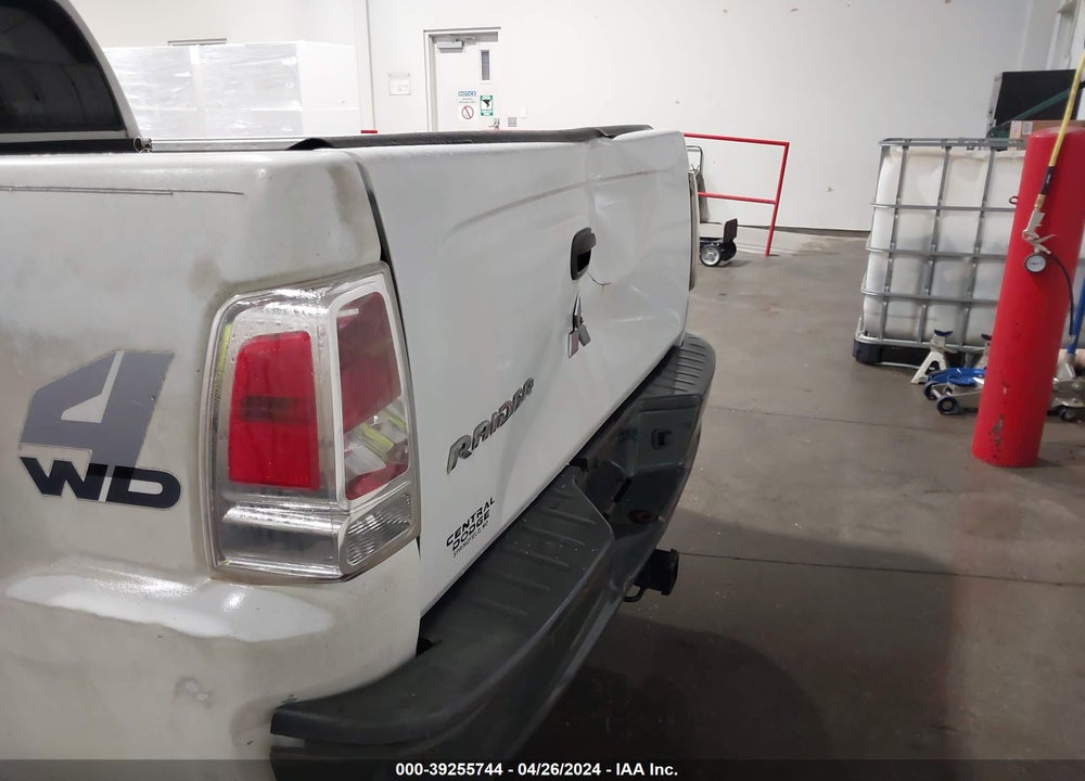 2008 MITSUBISHI RAIDER LS VIN: 1Z7HT28K28S572932