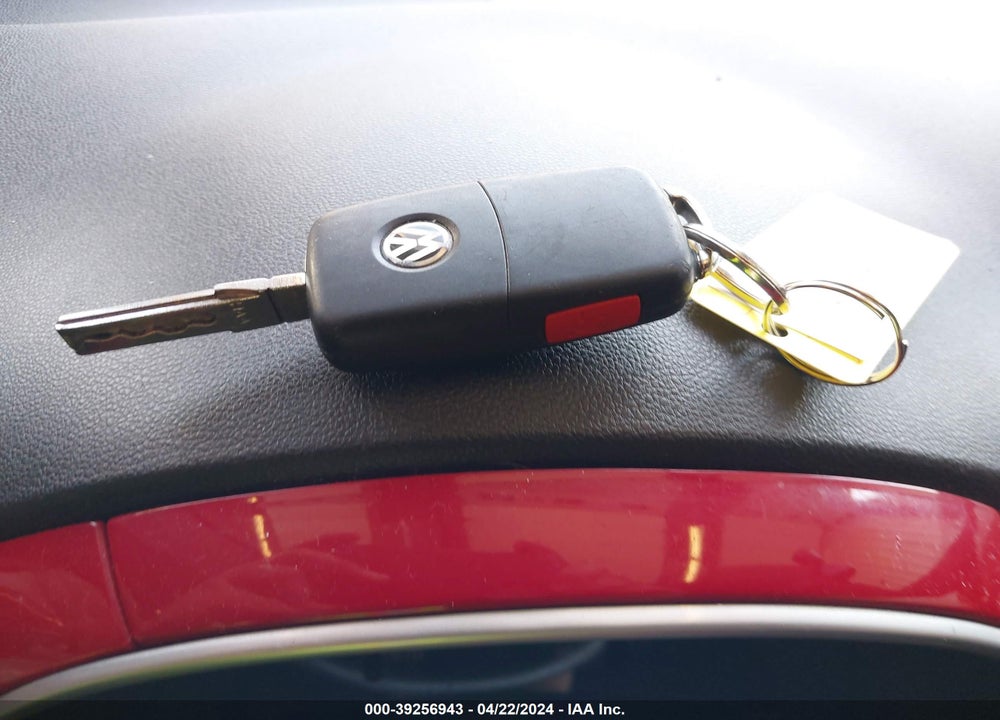 2015 VOLKSWAGEN BEETLE 1.8T VIN: 3VWJ17AT8FM603686