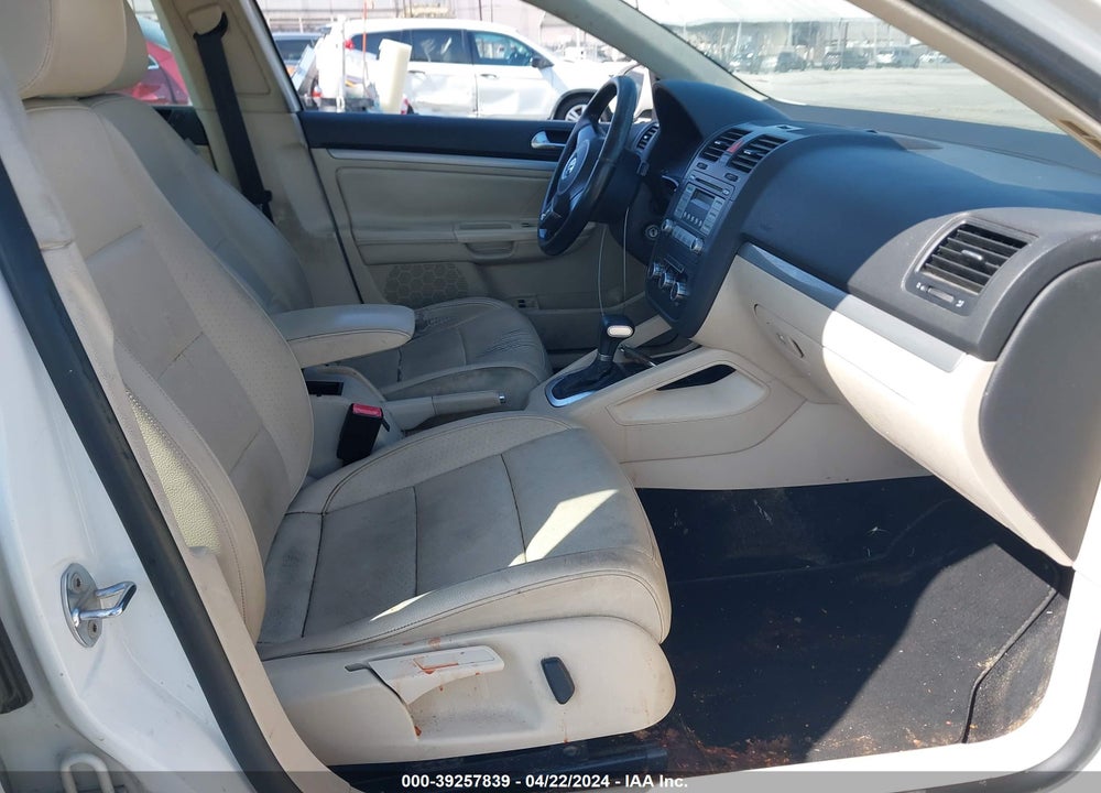 2010 VOLKSWAGEN JETTA VIN: 3VWAZ7AJ8AM119047
