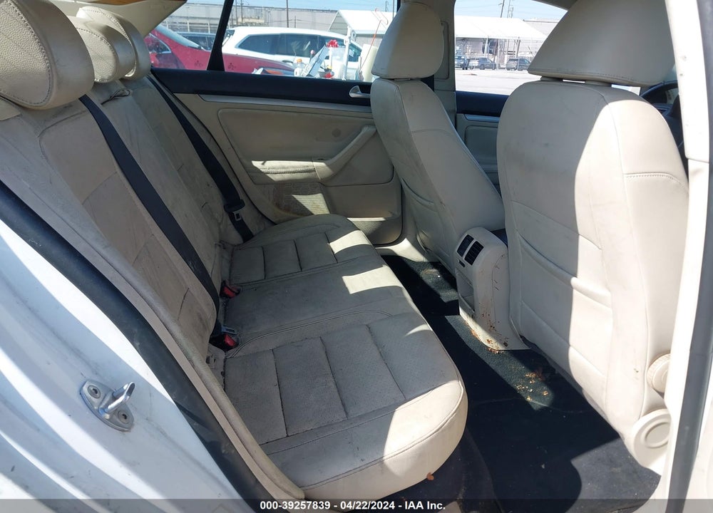2010 VOLKSWAGEN JETTA VIN: 3VWAZ7AJ8AM119047