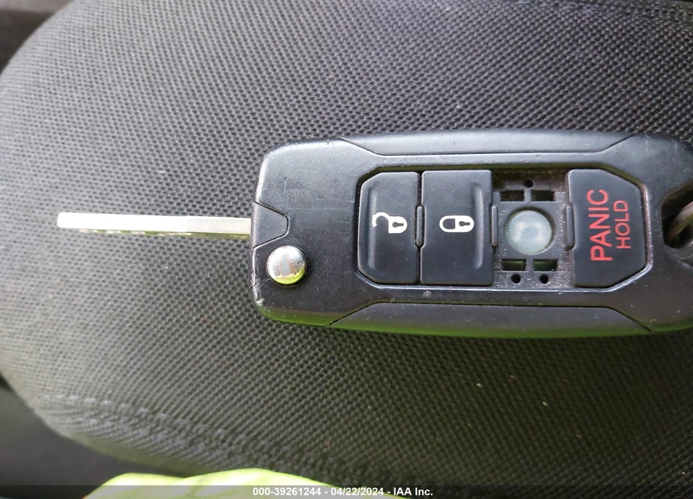 2016 JEEP RENEGADE LATITUDE VIN: ZACCJBBW2GPE38420