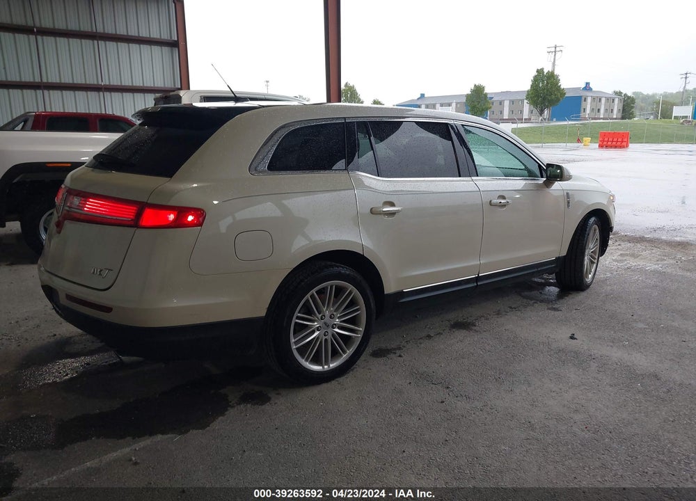2018 LINCOLN MKT RESERVE VIN: 2LMHJ5AT1JBL00345