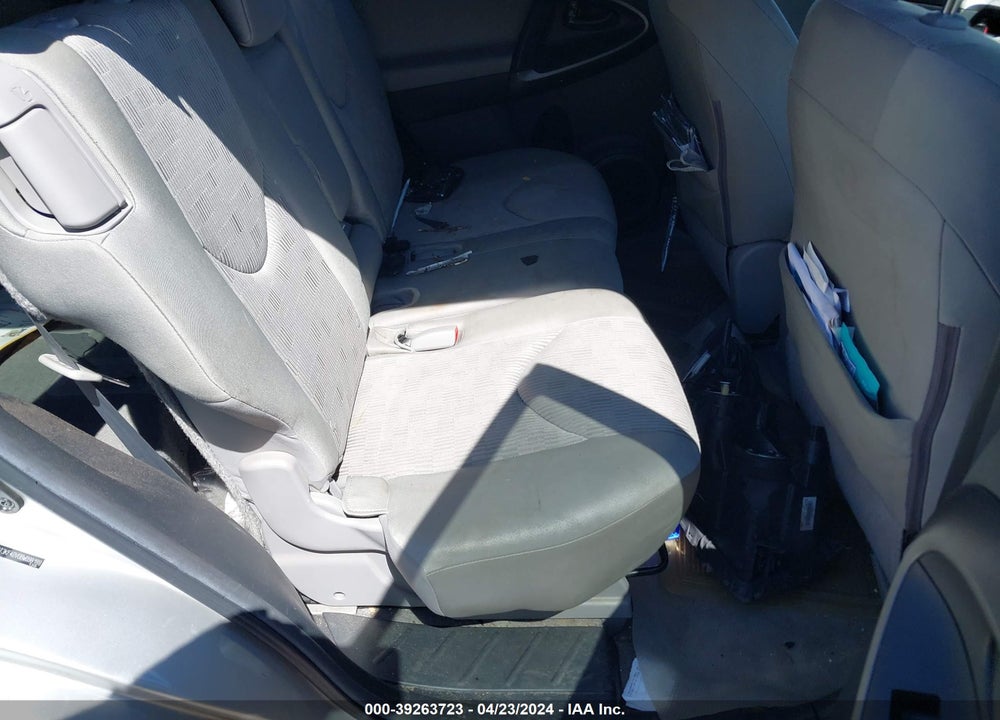 2011 TOYOTA RAV4 VIN: 2T3KF4DV0BW098188