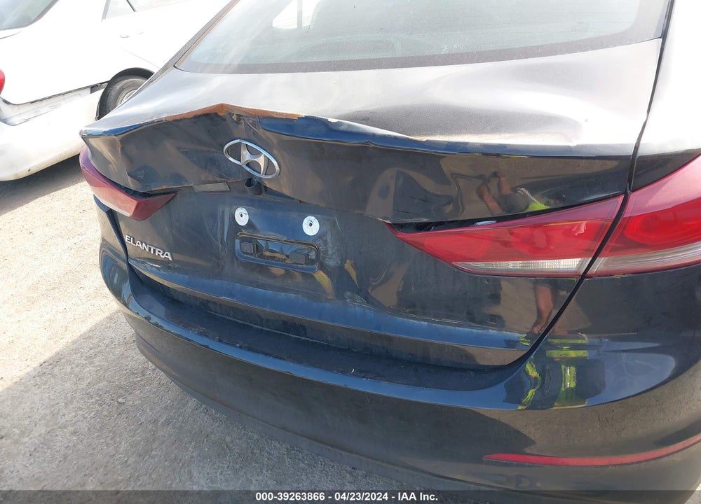 2018 HYUNDAI ELANTRA SEL VIN: 5NPD84LF8JH381179