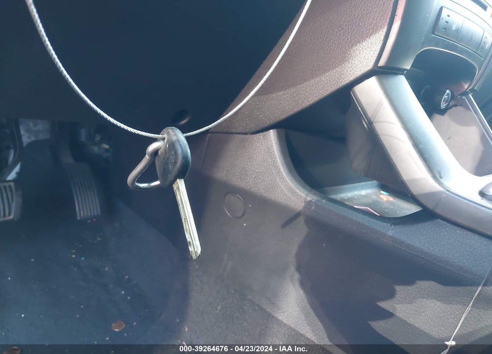 2013 KIA SORENTO LX V6 VIN: 5XYKT4A21DG422981