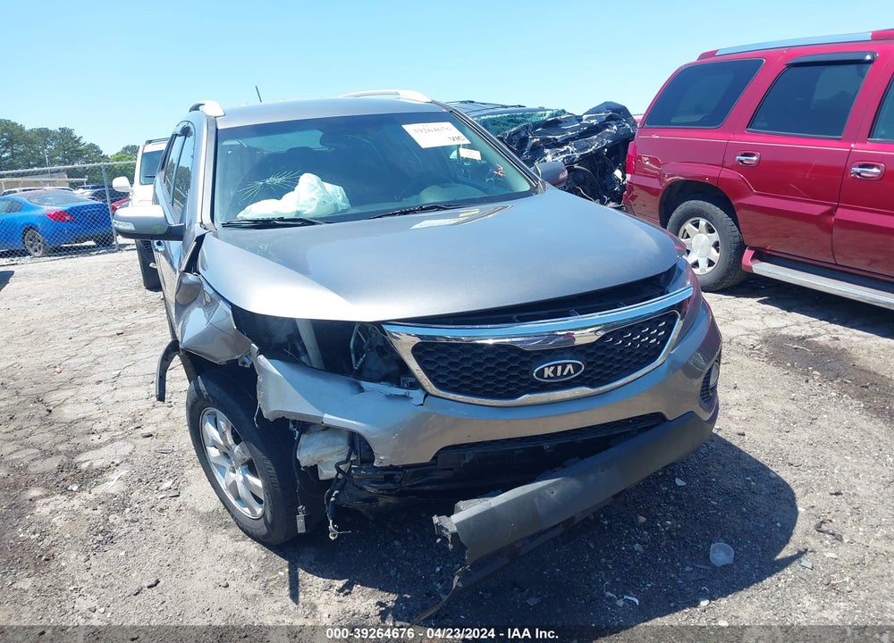 2013 KIA SORENTO LX V6 VIN: 5XYKT4A21DG422981