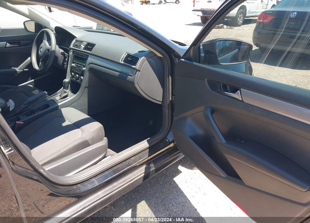 2014 VOLKSWAGEN PASSAT 1.8T S VIN: 1VWAS7A35EC065493