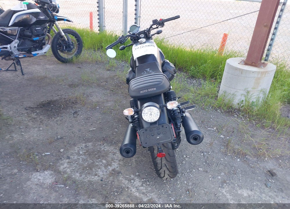 2021 MOTO GUZZI V7 STONE VIN: ZGUKZUA06MM000049