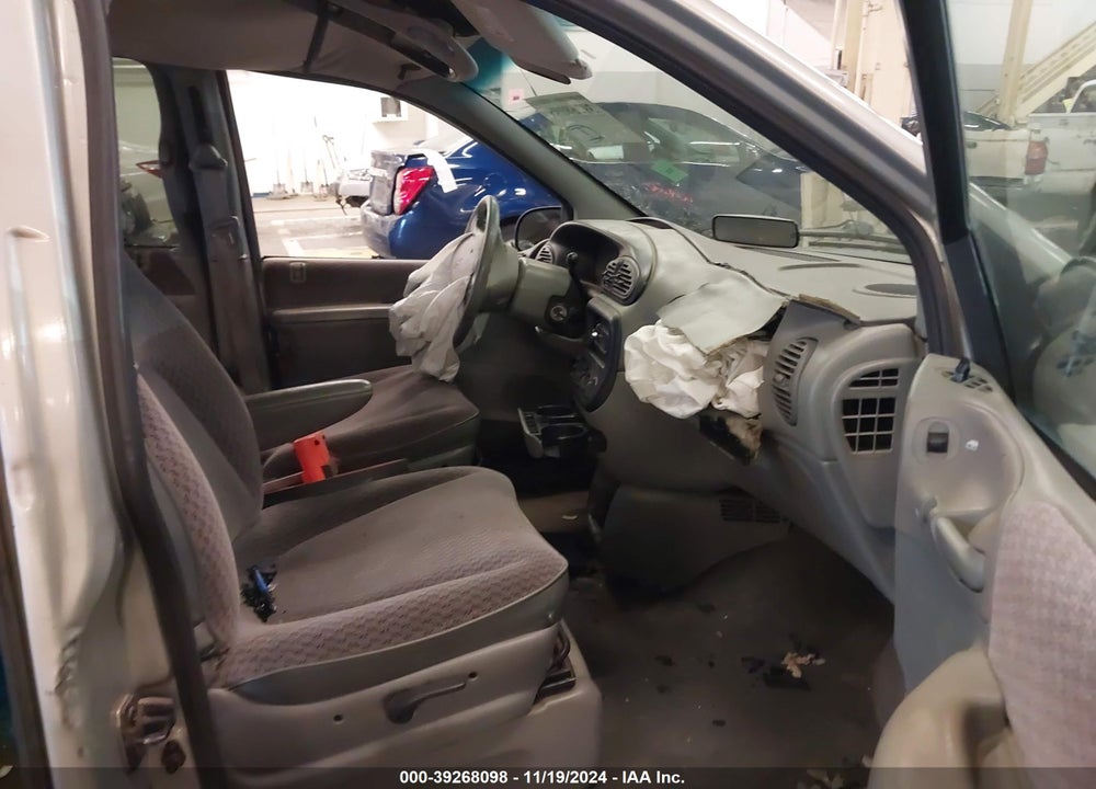 2000 DODGE GRAND CARAVAN SE VIN: 1B4GP44R9YB750035