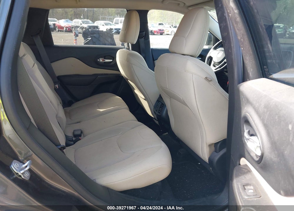 2015 JEEP CHEROKEE LATITUDE VIN: 1C4PJMCB5FW675574