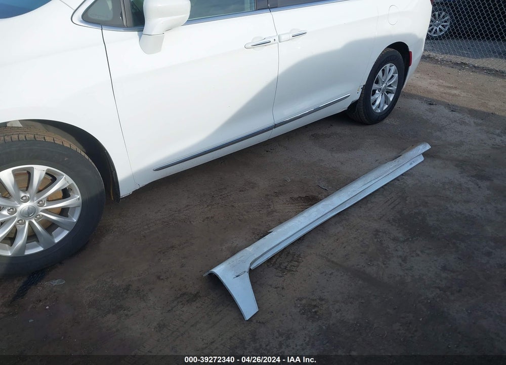 2019 CHRYSLER PACIFICA TOURING L VIN: 2C4RC1BG9KR627111