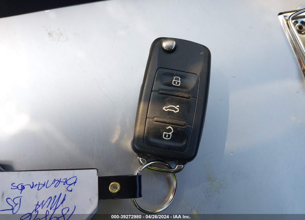 2014 VOLKSWAGEN BEETLE 2.0L TDI VIN: 3VW5L7AT1EM801584