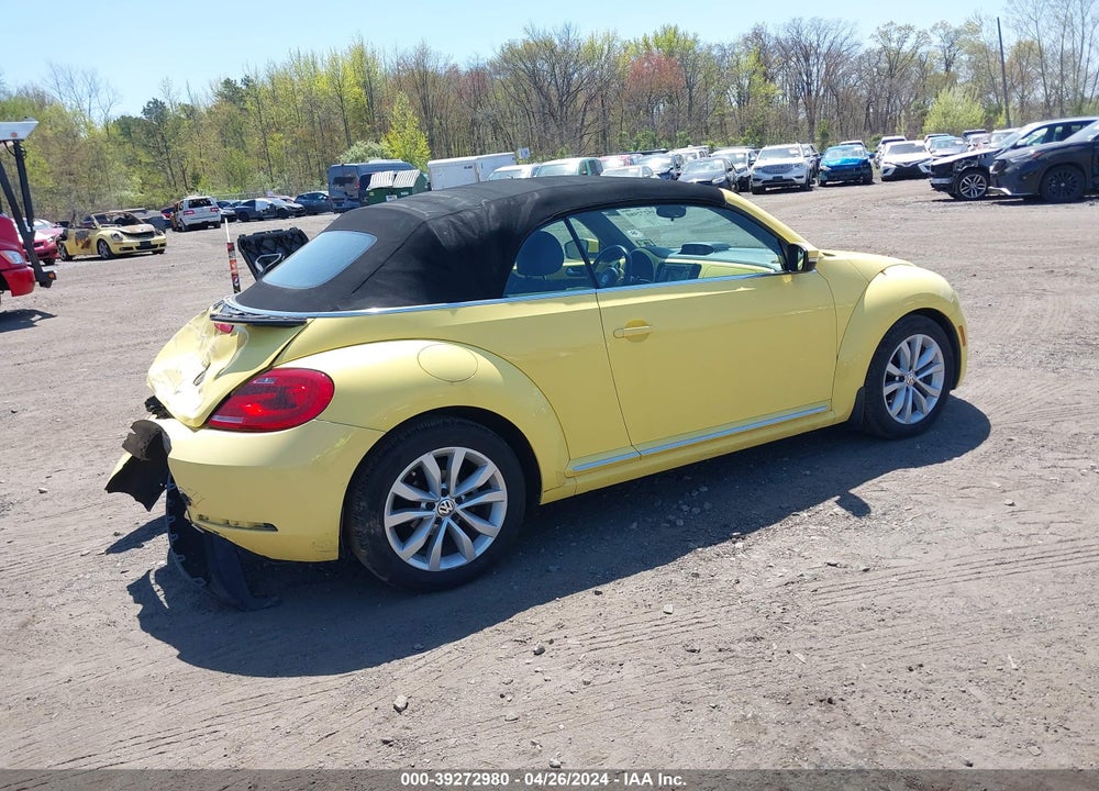 2014 VOLKSWAGEN BEETLE 2.0L TDI VIN: 3VW5L7AT1EM801584