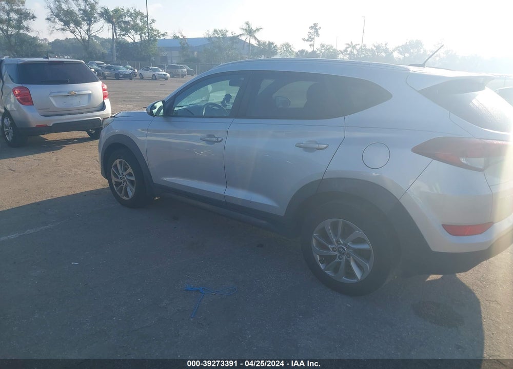 2016 HYUNDAI TUCSON SE VIN: KM8J33A40GU236211