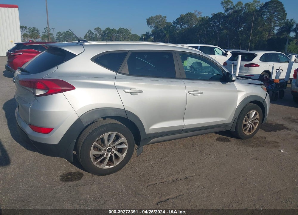 2016 HYUNDAI TUCSON SE VIN: KM8J33A40GU236211