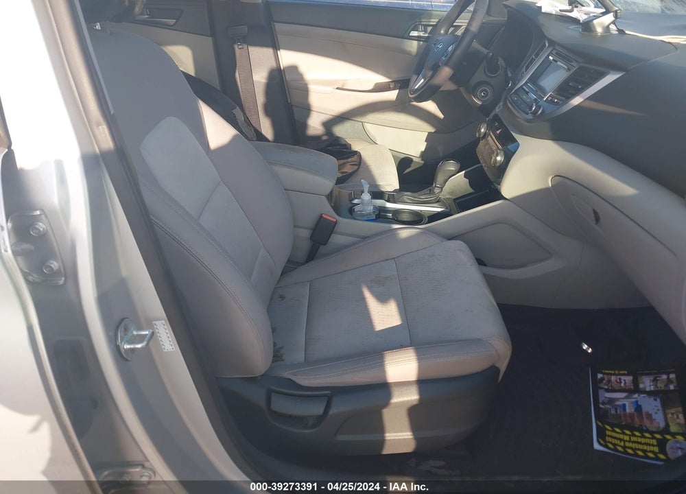 2016 HYUNDAI TUCSON SE VIN: KM8J33A40GU236211