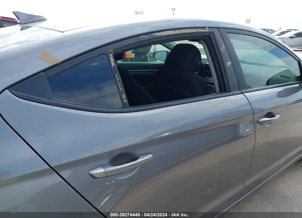 2018 HYUNDAI ELANTRA SEL VIN: 5NPD84LF8JH330281