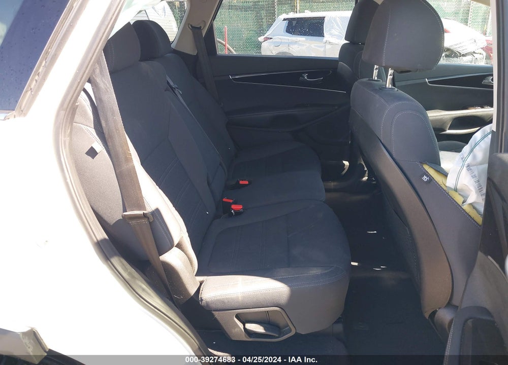 2018 KIA SORENTO 2.4L LX VIN: 5XYPGDA30JG425420