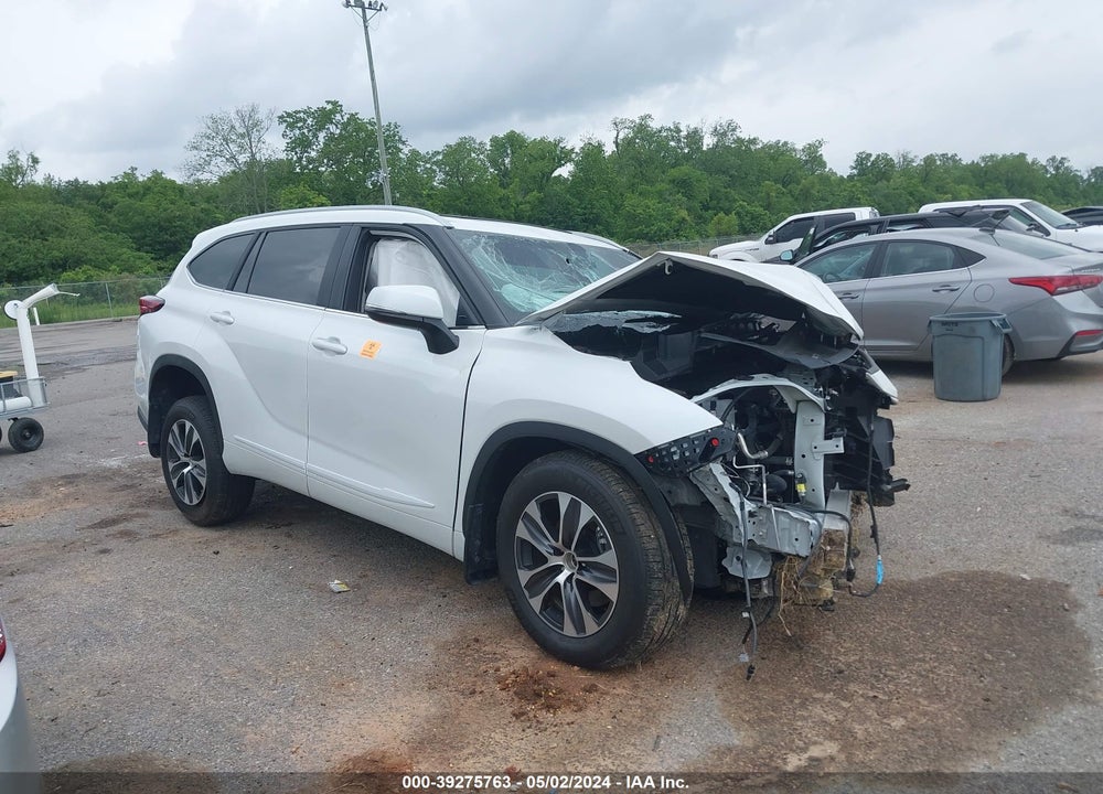 2023 TOYOTA HIGHLANDER XLE VIN: 5TDKDRAH1PS027513