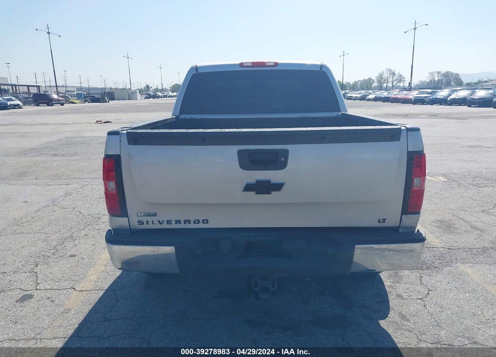 2011 CHEVROLET SILVERADO 1500 LT VIN: 3GCPCSE06BG121477