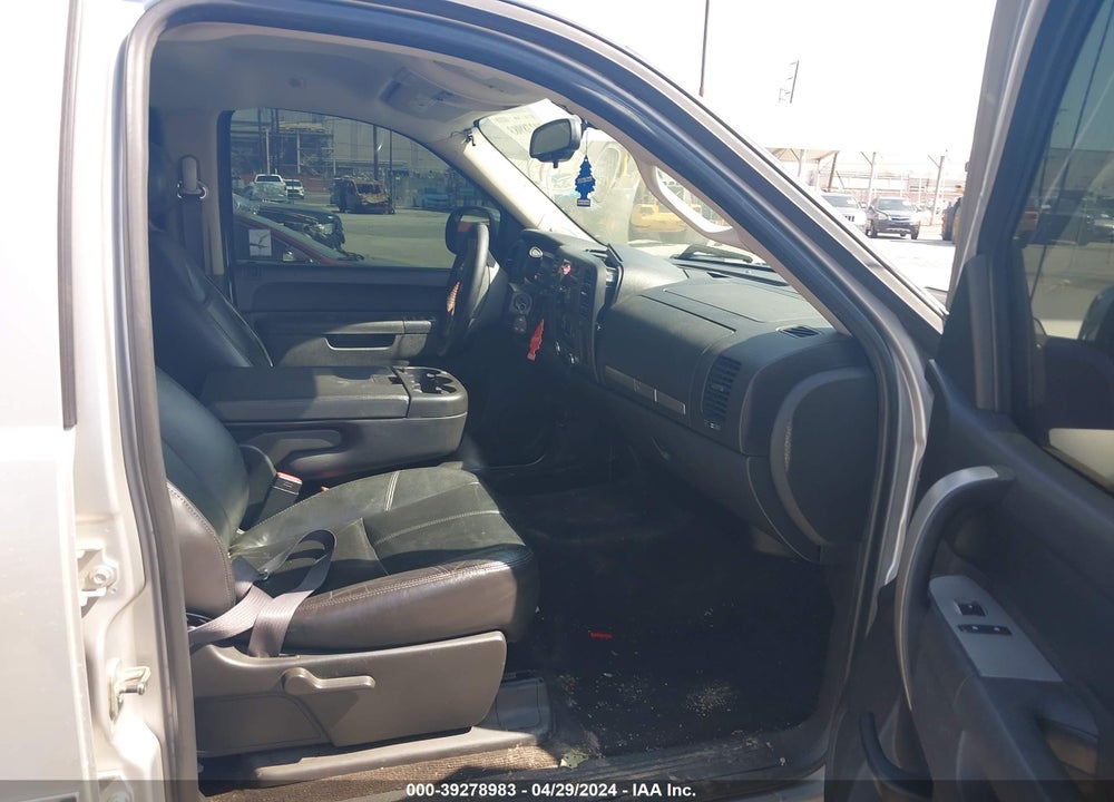 2011 CHEVROLET SILVERADO 1500 LT VIN: 3GCPCSE06BG121477