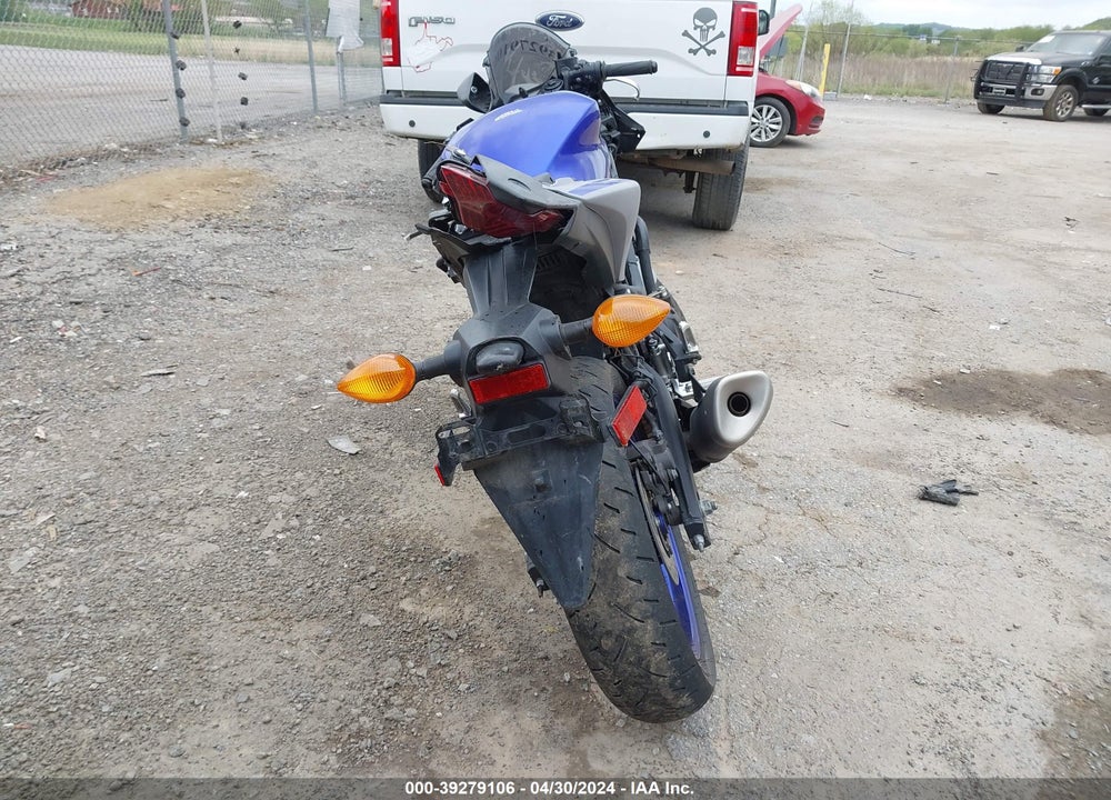 2021 YAMAHA YZFR3 A VIN: MH3RH18Y8MK006298