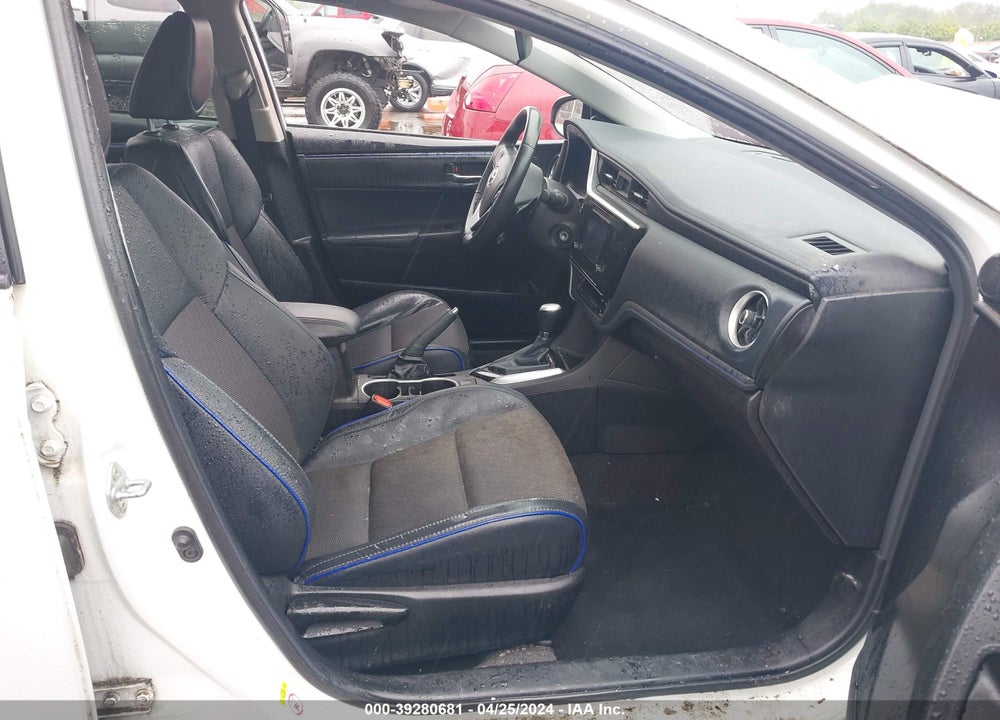 2018 TOYOTA COROLLA SE VIN: 5YFBURHE5JP795331