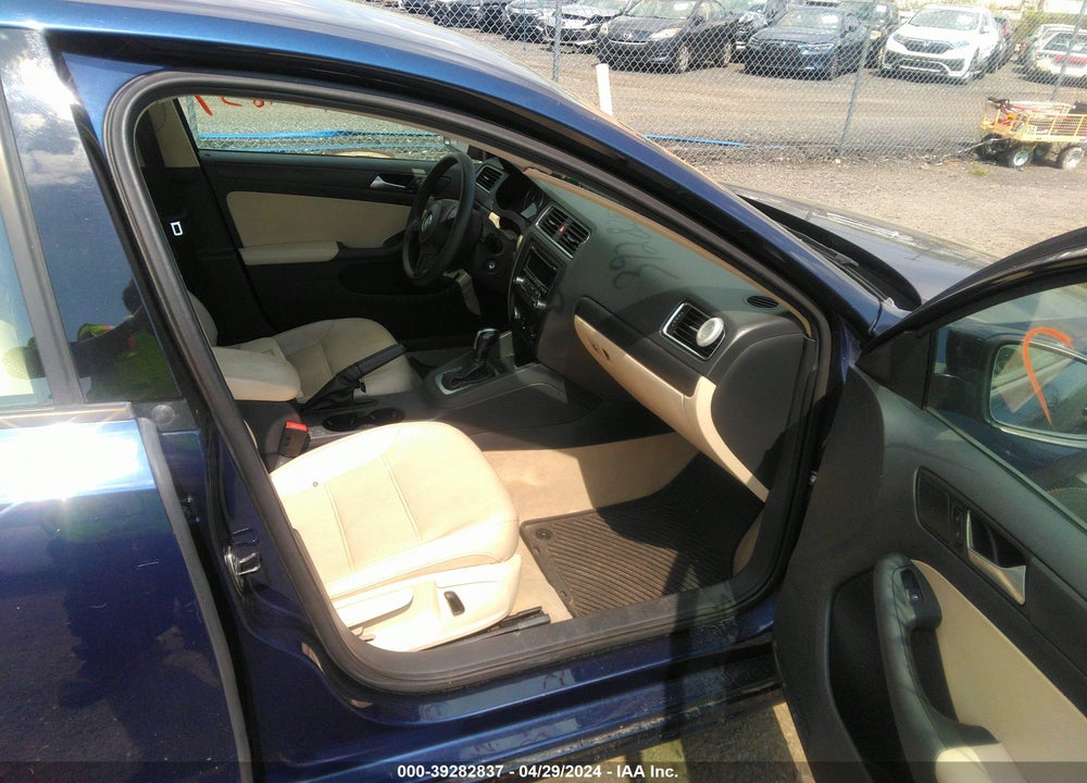 2014 VOLKSWAGEN JETTA 1.8T SE VIN: 3VWD17AJ0EM397743