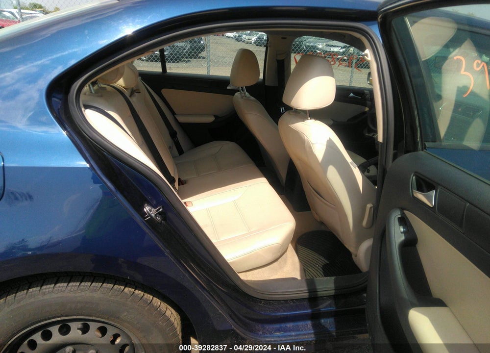 2014 VOLKSWAGEN JETTA 1.8T SE VIN: 3VWD17AJ0EM397743