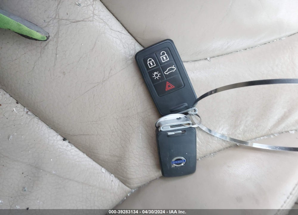 2011 VOLVO XC60 VIN: YV4902DZ6B2168936
