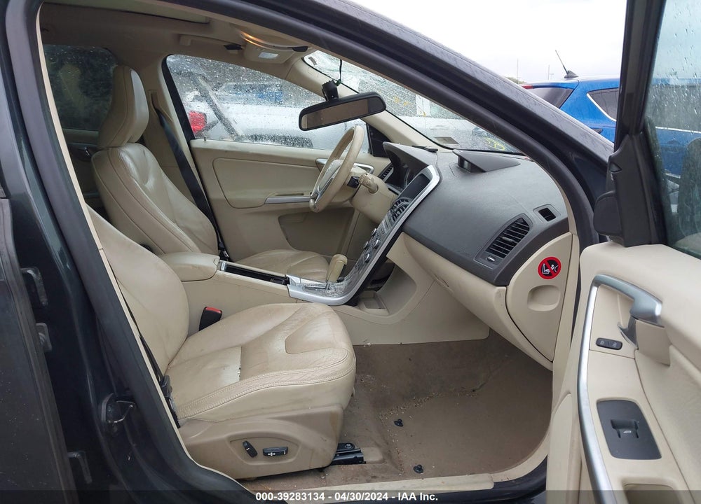 2011 VOLVO XC60 VIN: YV4902DZ6B2168936