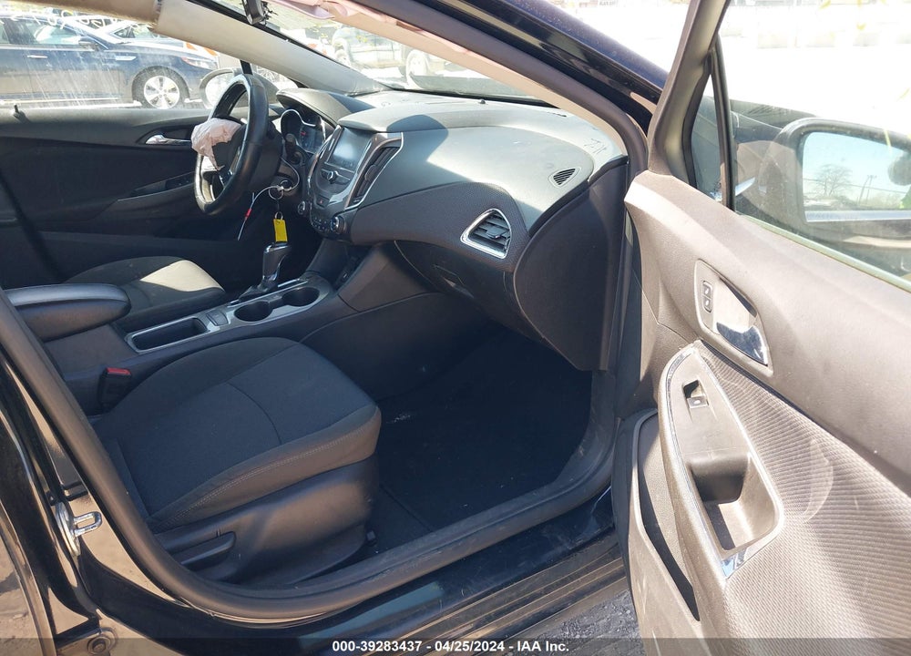 2017 CHEVROLET CRUZE LT AUTO VIN: 1G1BE5SM6H7109596