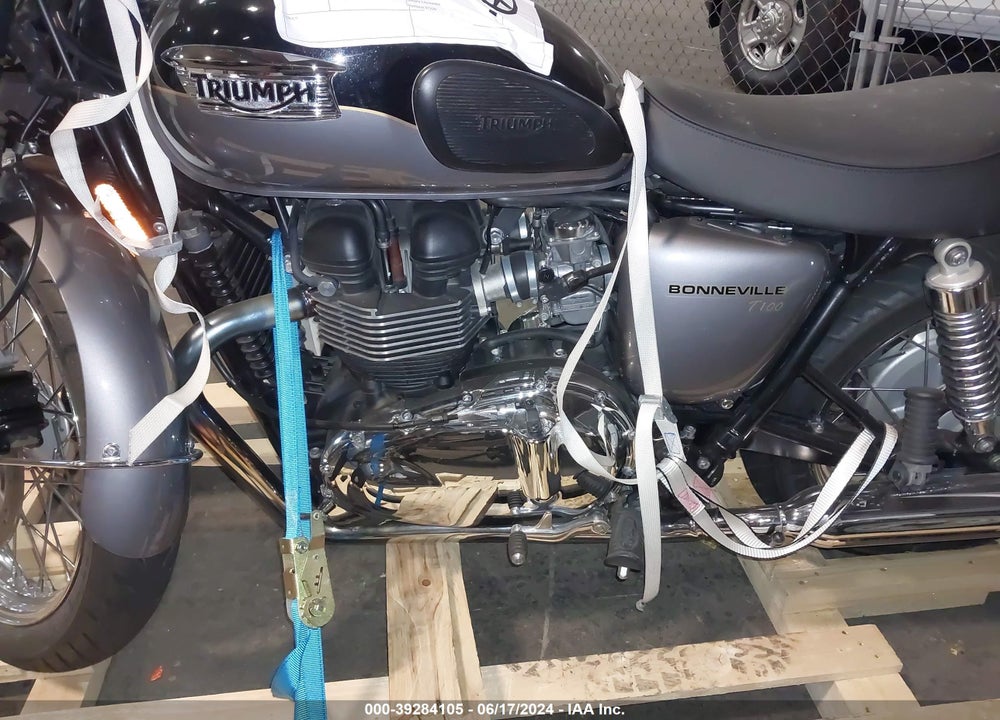 2013 TRIUMPH MOTORCYCLE BONNEVILLE T100 VIN: SMT910K19DT568876