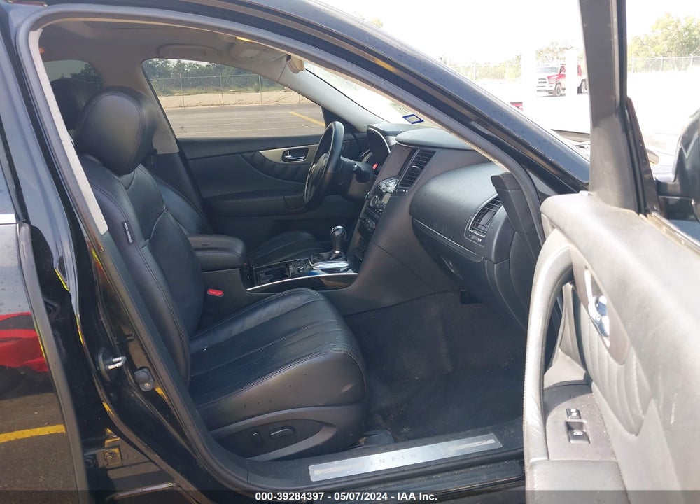 2017 INFINITI QX70 VIN: JN8CS1MU1HM141081