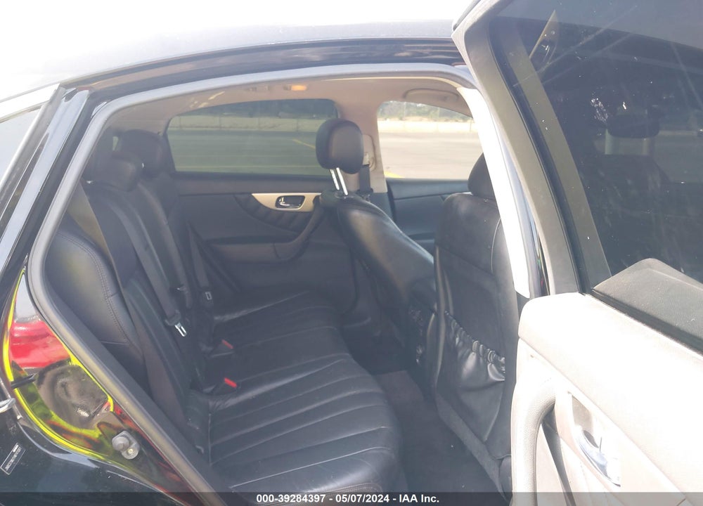 2017 INFINITI QX70 VIN: JN8CS1MU1HM141081
