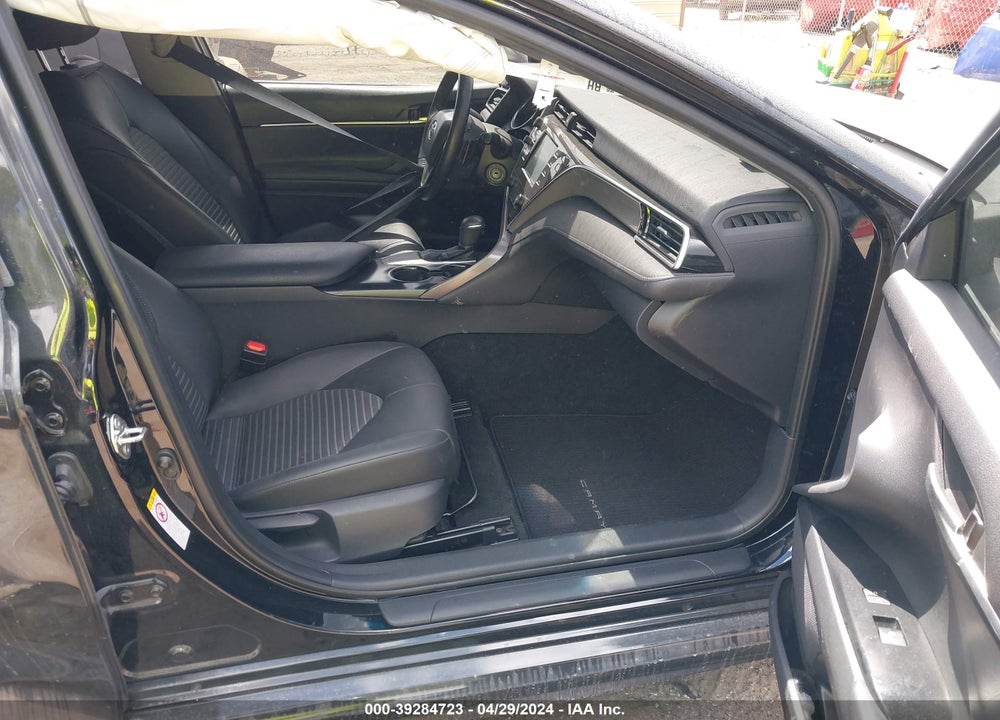 2018 TOYOTA CAMRY SE VIN: 4T1B11HK2JU532115